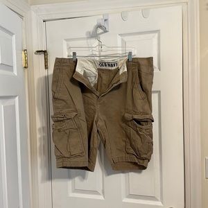 Old Navy khaki cargo shorts, men’s 40